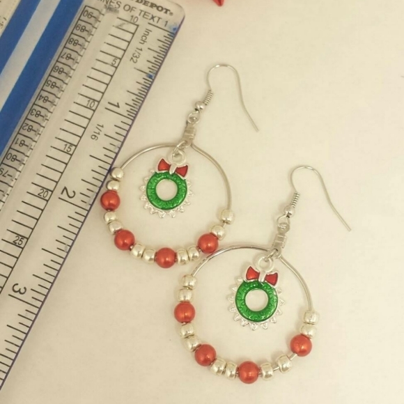 Assorted Holiday earrings - Picture 2 of 5